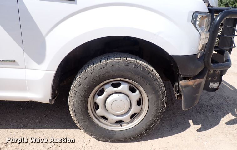 image for item DG2723 2017 Ford F150 XL  SuperCab flatbed pickup truck