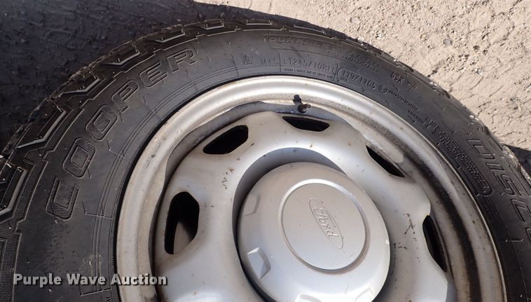 image for item DG2723 2017 Ford F150 XL  SuperCab flatbed pickup truck