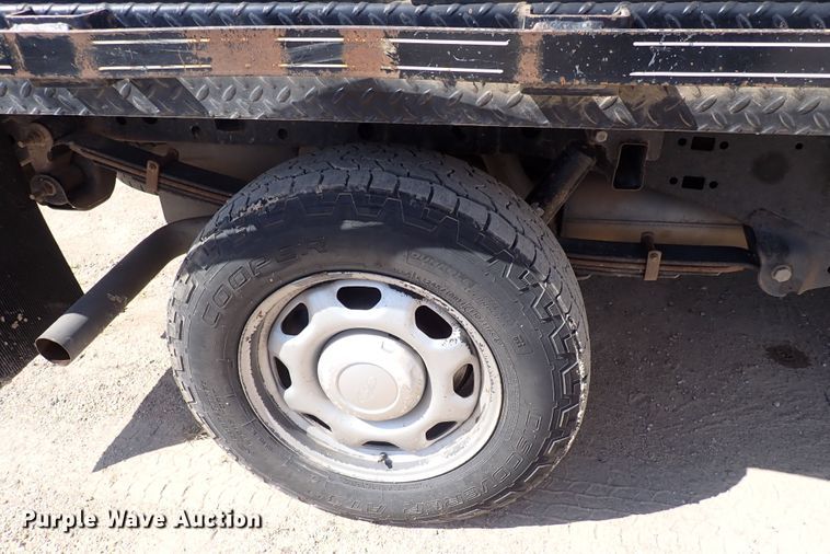 image for item DG2723 2017 Ford F150 XL  SuperCab flatbed pickup truck