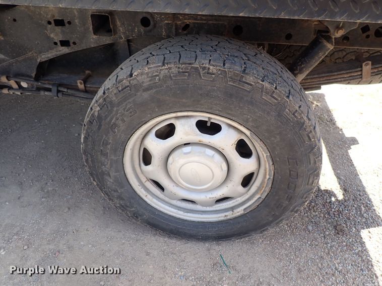 image for item DG2723 2017 Ford F150 XL  SuperCab flatbed pickup truck