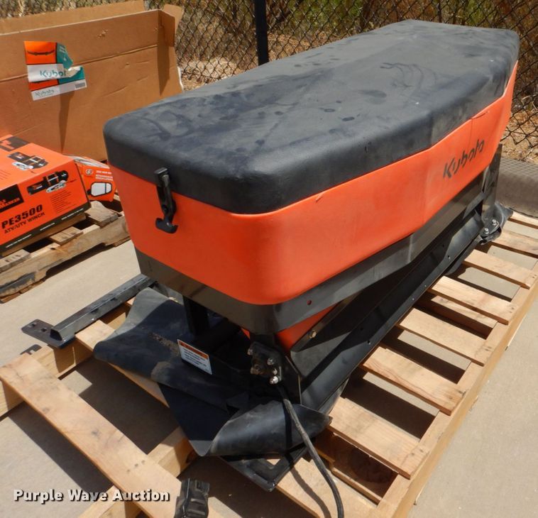 image for item DH8514 Kubota V5004  spreader