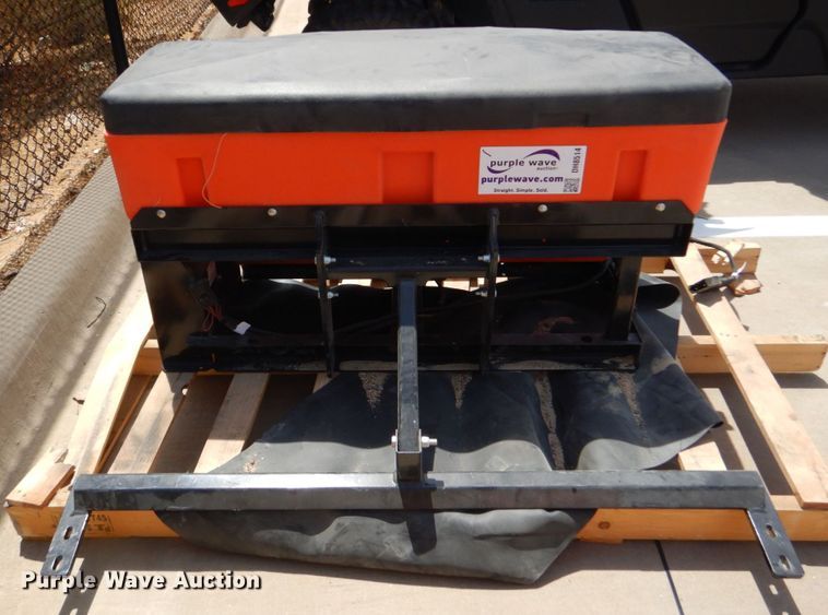 image for item DH8514 Kubota V5004  spreader