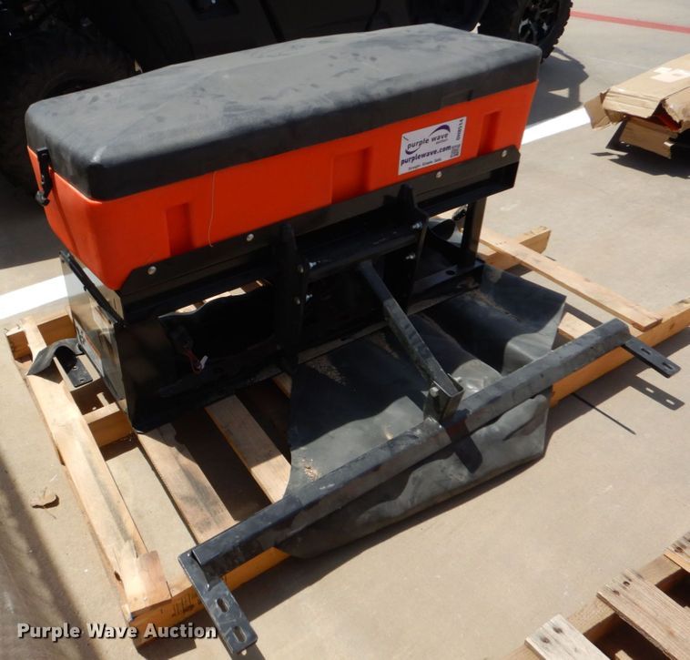 image for item DH8514 Kubota V5004  spreader