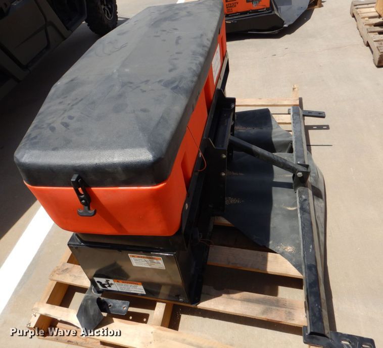 image for item DH8514 Kubota V5004  spreader