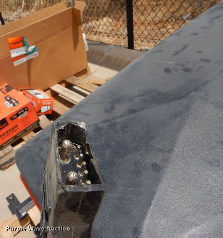 image for item DH8514 Kubota V5004  spreader