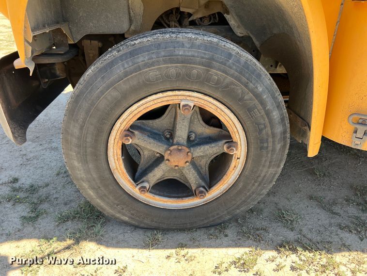 image for item DJ7712 1989 Chevrolet B60  school bus