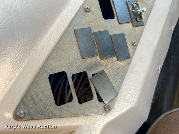 image for item DJ7713 1999 Amtran Genesis  school bus