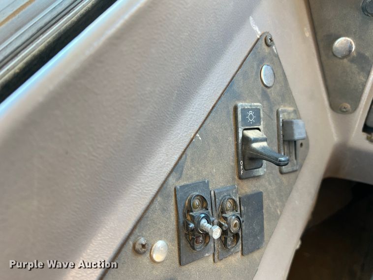 image for item DJ7713 1999 Amtran Genesis  school bus