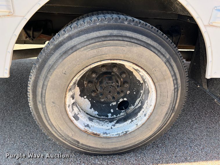 image for item DJ7713 1999 Amtran Genesis  school bus