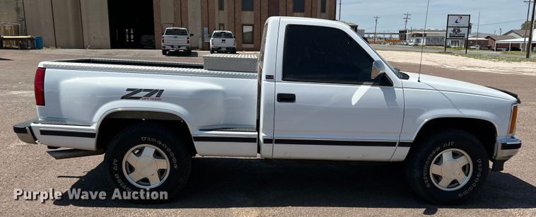 image for item DJ7744 1992 GMC Sierra 1500  pickup truck