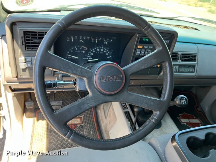 image for item DJ7744 1992 GMC Sierra 1500  pickup truck