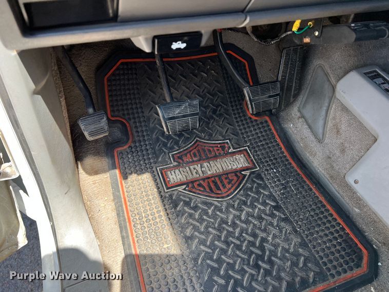 image for item DJ7744 1992 GMC Sierra 1500  pickup truck