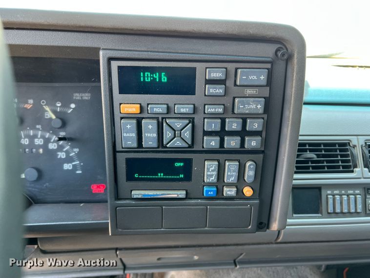 image for item DJ7744 1992 GMC Sierra 1500  pickup truck