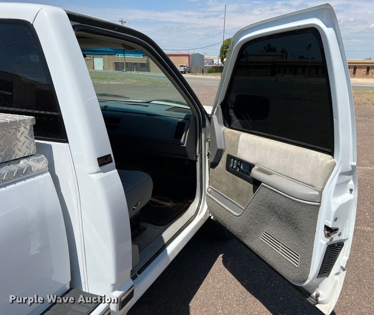 image for item DJ7744 1992 GMC Sierra 1500  pickup truck