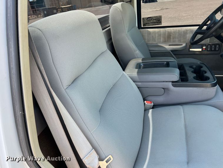 image for item DJ7744 1992 GMC Sierra 1500  pickup truck
