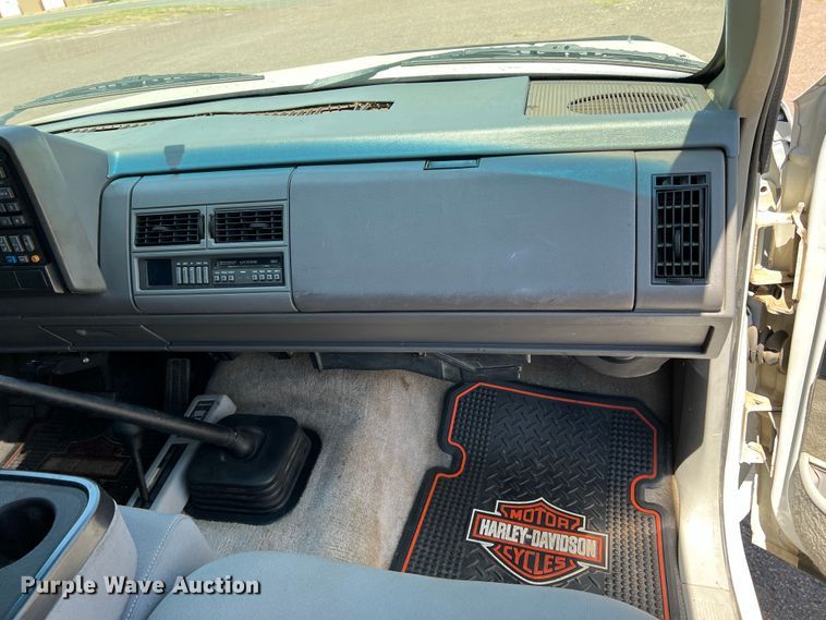 image for item DJ7744 1992 GMC Sierra 1500  pickup truck