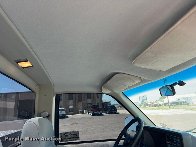 image for item DJ7744 1992 GMC Sierra 1500  pickup truck