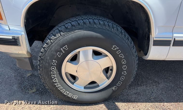 image for item DJ7744 1992 GMC Sierra 1500  pickup truck