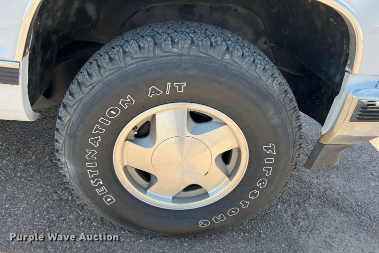 image for item DJ7744 1992 GMC Sierra 1500  pickup truck