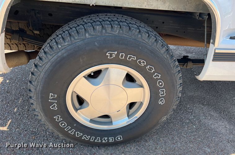 image for item DJ7744 1992 GMC Sierra 1500  pickup truck