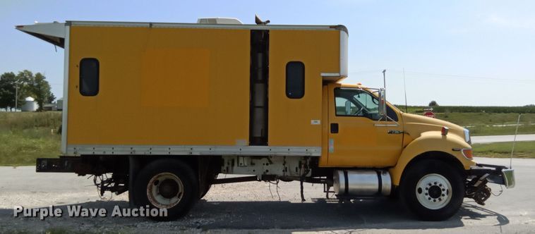 image for item DK0979 2005 Ford F750 Super Duty XLT  inspection truck