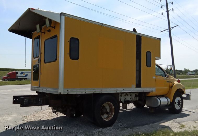 image for item DK0979 2005 Ford F750 Super Duty XLT  inspection truck