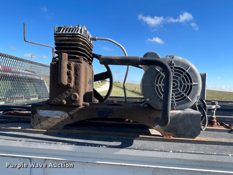 image for item DK7079 2008 Ford F150  utility bed pickup truck