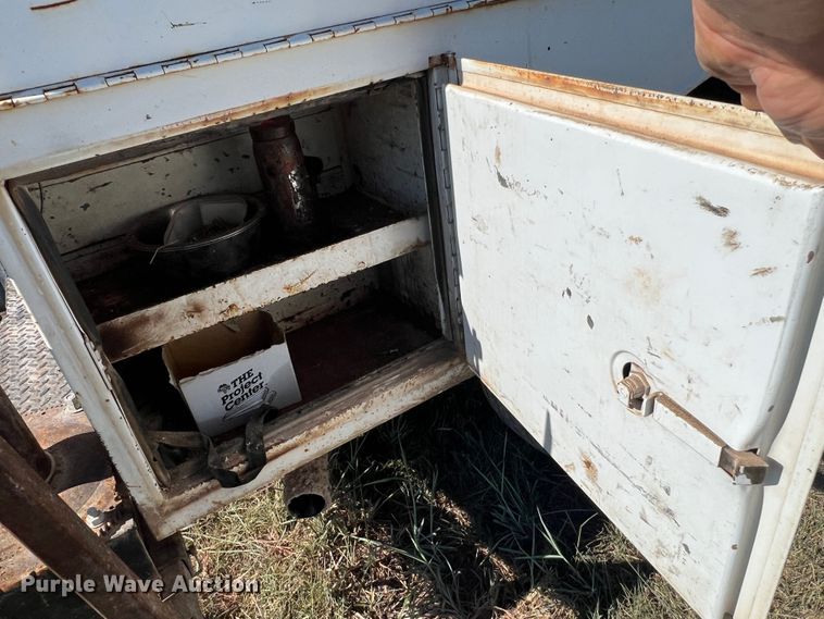 image for item DK7079 2008 Ford F150  utility bed pickup truck