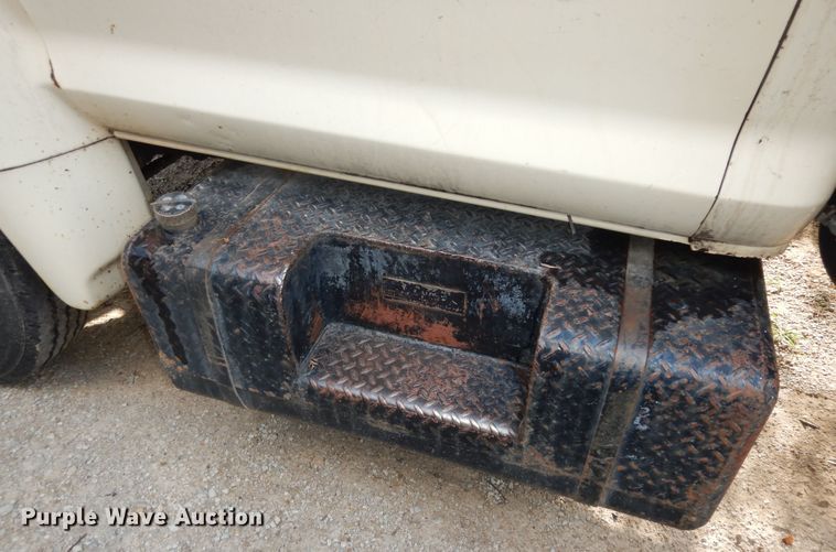 image for item DN1734 1975 Ford F700  dump flatbed truck