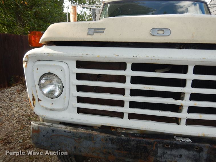 image for item DN1734 1975 Ford F700  dump flatbed truck