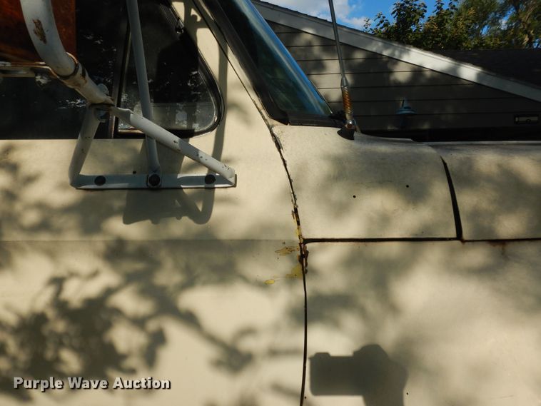 image for item DN1734 1975 Ford F700  dump flatbed truck