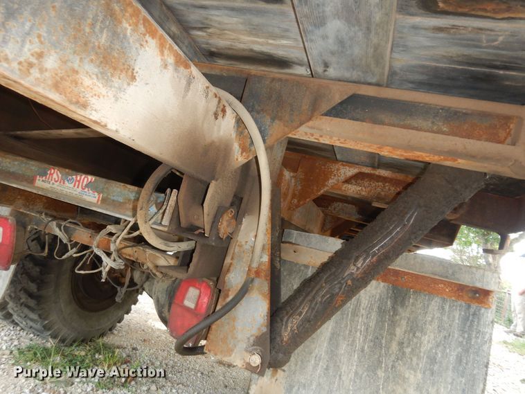 image for item DN1734 1975 Ford F700  dump flatbed truck