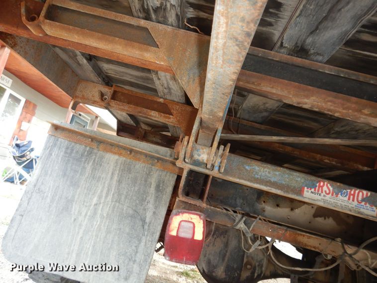 image for item DN1734 1975 Ford F700  dump flatbed truck