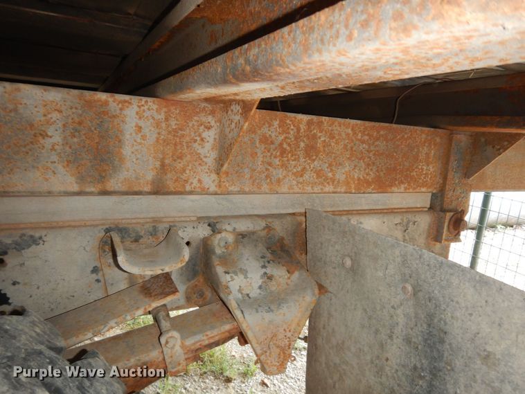 image for item DN1734 1975 Ford F700  dump flatbed truck