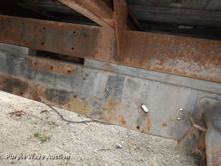 image for item DN1734 1975 Ford F700  dump flatbed truck