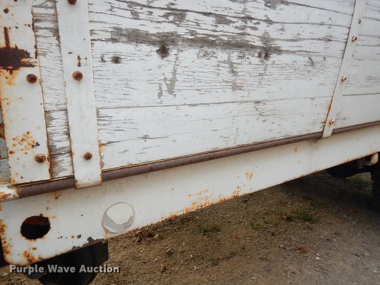 image for item DN1734 1975 Ford F700  dump flatbed truck