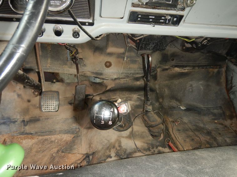 image for item DN1734 1975 Ford F700  dump flatbed truck