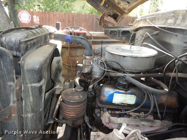 image for item DN1734 1975 Ford F700  dump flatbed truck