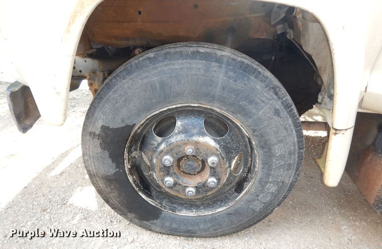 image for item DN1734 1975 Ford F700  dump flatbed truck