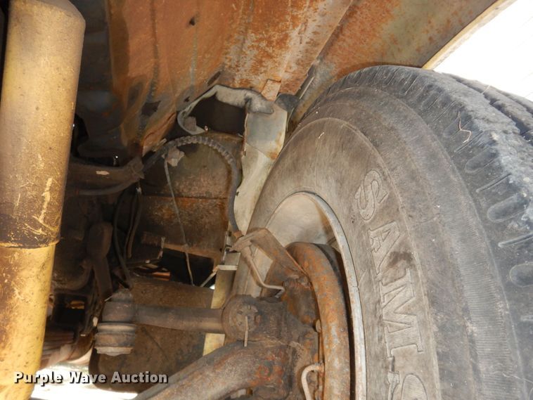 image for item DN1734 1975 Ford F700  dump flatbed truck