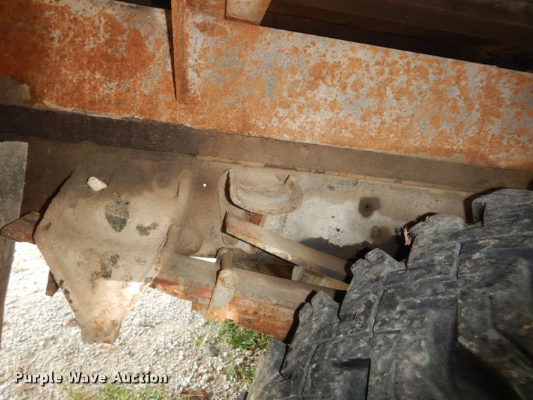 image for item DN1734 1975 Ford F700  dump flatbed truck