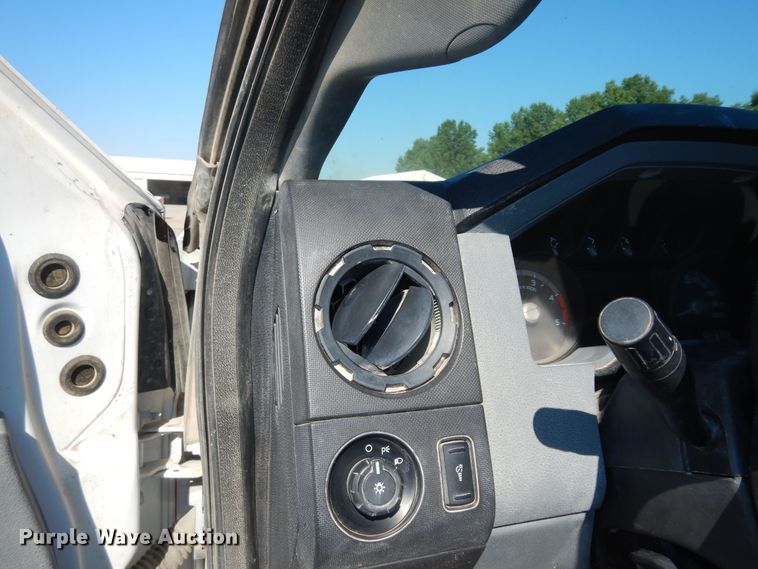 image for item DN1735 2016 Ford F450 Super Duty XL  truck cab and chassis