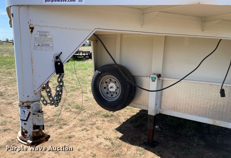 image for item DN5144 2002 CM  enclosed cargo trailer