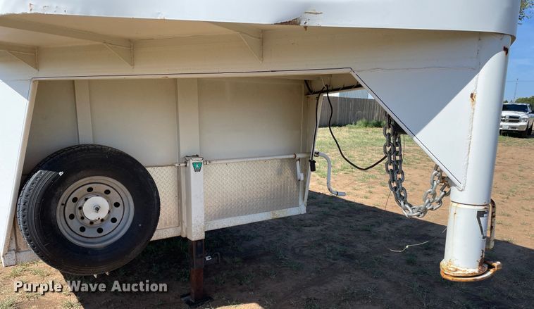 image for item DN5144 2002 CM  enclosed cargo trailer