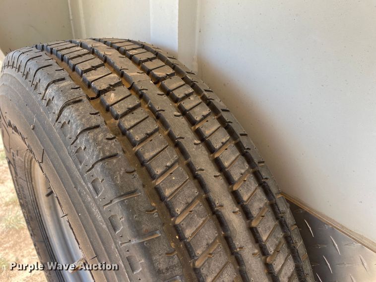 image for item DN5144 2002 CM  enclosed cargo trailer