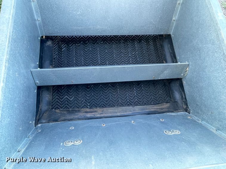 image for item DN5152 Turfco Metermatic  top dresser spreader