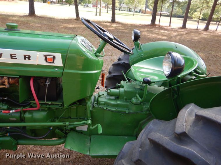 image for item DO1512 1964 Oliver 550  tractor