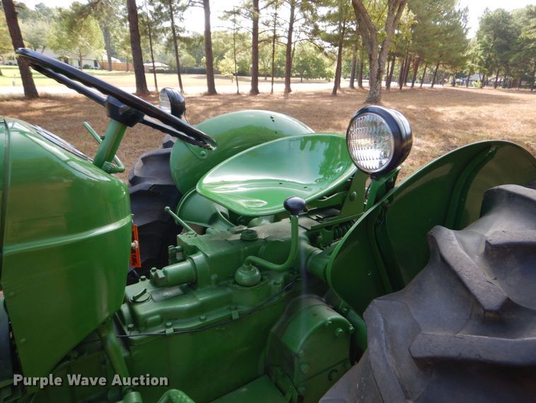 image for item DO1512 1964 Oliver 550  tractor