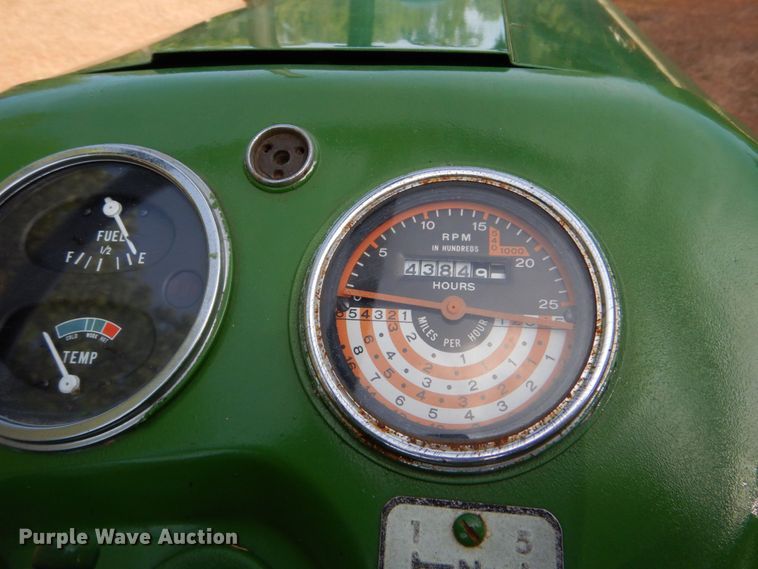 image for item DO1512 1964 Oliver 550  tractor