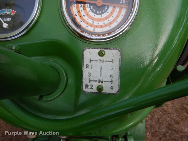 image for item DO1512 1964 Oliver 550  tractor